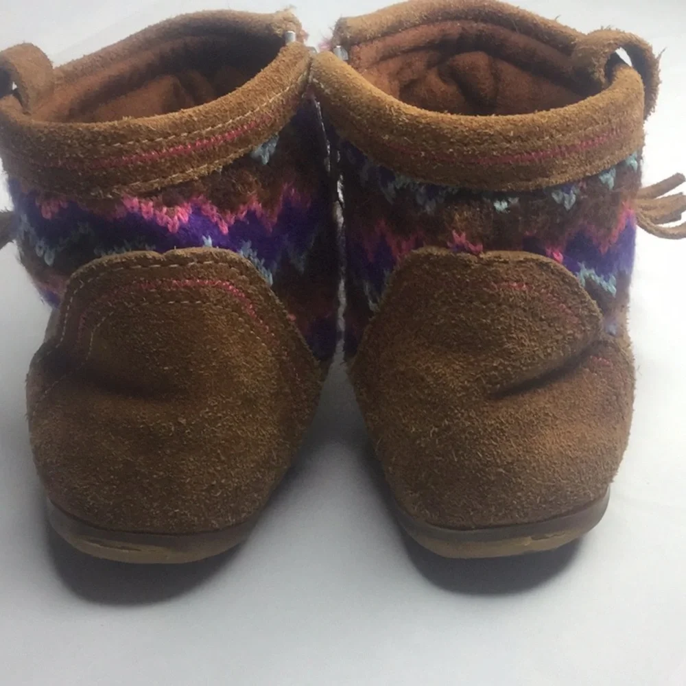 Minnetonka moccasin bootie ankle Zip brown